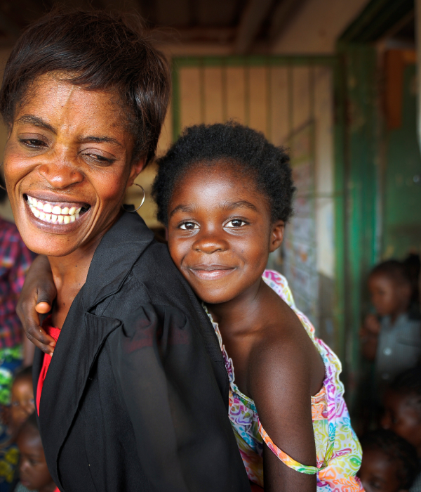 Women with children_credit PeterCaton Women with children_credit PeterCaton